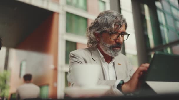 Mature Businessman Beard Eyeglasses Wearing Gray Jacket Working Tablet Sitting — Vídeo de Stock