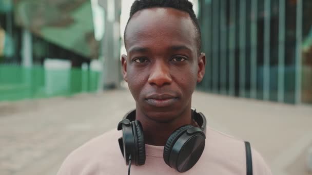 Close Young African Student Standing University Headphones — 비디오