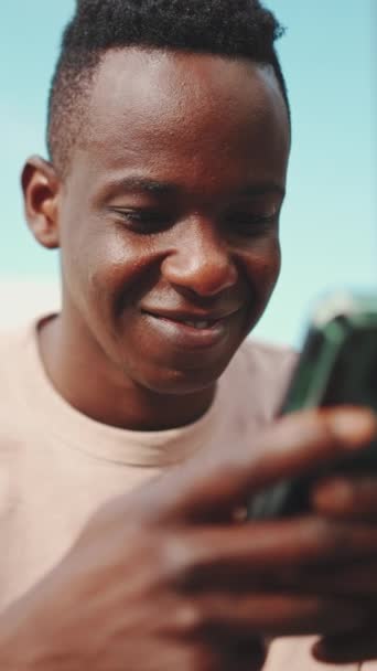 Vertical Video Smiling Young African Student Sits University Uses Cellphone — Vídeo de Stock