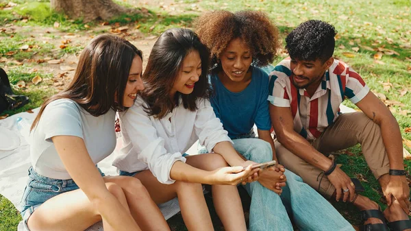 Happy Smiling Multiethnic Young People Picnic Summer Day Outdoors Group — Zdjęcie stockowe