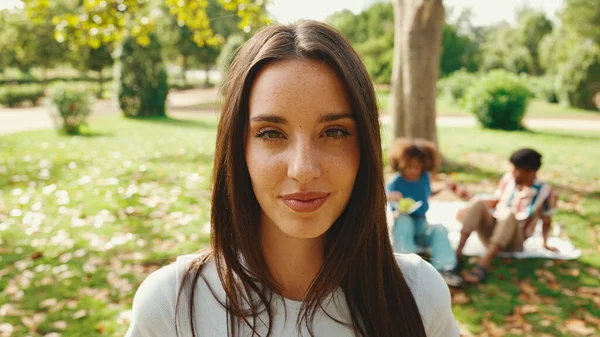 Close Young Smiling Woman Long Brown Hair Posing Camera Park — Stockfoto