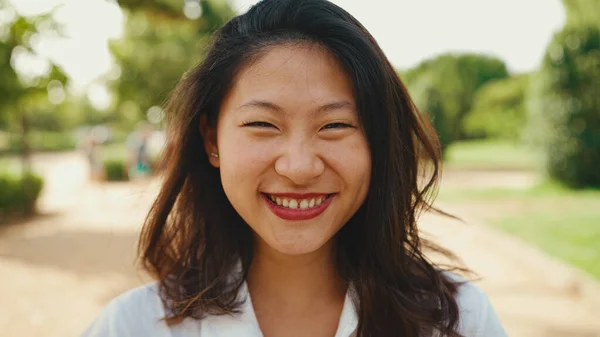 Close Young Asian Smiling Woman Long Brown Hair Wearing White — Foto Stock