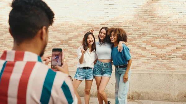 Happy Lovely Multiethnic Young People Posing Camera Taking Photo Summer — Zdjęcie stockowe