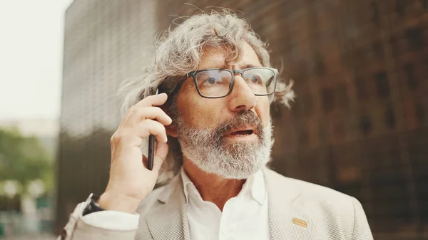 Clouse Mature Businessman Beard Eyeglasses Wearing Gray Jacket Using Cell — Fotografia de Stock