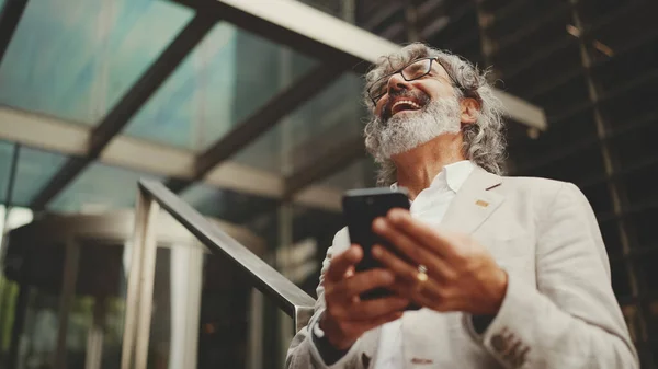 Mature Businessman Beard Glasses Stands Street Business Center Background Middle — Foto de Stock