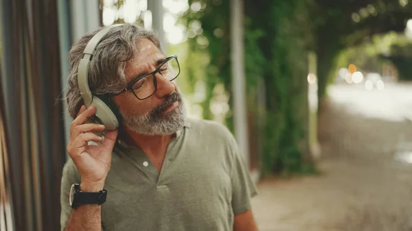 Friendly Middle Aged Man Gray Hair Beard Wearing Casual Clothes — Fotografia de Stock