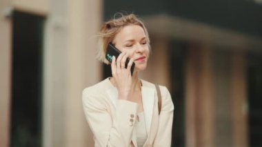 Businesswoman with blond hair talking on cellphone