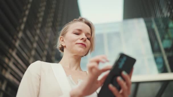 Businesswoman Blond Hair Uses Cellphone — Stok video