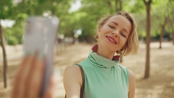 Beautiful Woman Short Blond Hair Casual Clothes Uses Cellphone Takes — Video Stock