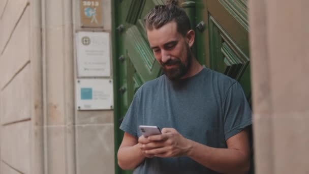Young Man Beard Uses Application Smartphone — Vídeo de stock