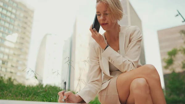 Businesswoman Blond Hair Wearing Beige Suit Talking Cellphone Writes Notes — Stock Fotó