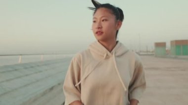 Close up, asian young athletic woman running along the promenade. Sportswoman in sportswear exercising outdoors at morning time