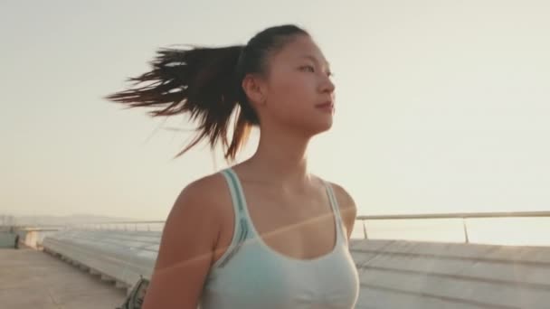 Asian Girl Sports Top Runs Promenade Morning Time — Stockvideo