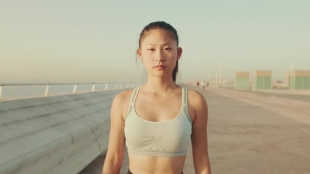 Asian Girl Sports Top Walks Forward Promenade Looks Camera — Stockvideo