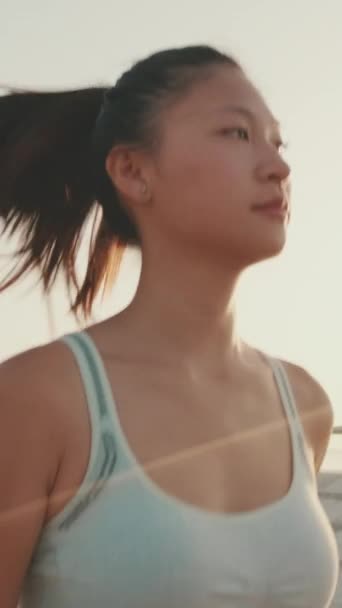 Vertical Video Asian Girl Sports Top Runs Promenade Morning Time — Videoclip de stoc
