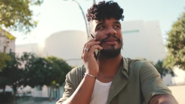 Clouse Young Man Beard Wearing Olive Colored Shirt Headphones Talking — Vídeos de Stock