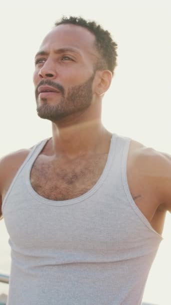 Vertical Video Young Bearded Male Fit Athlete Standing Embankment Sea — Stockvideo