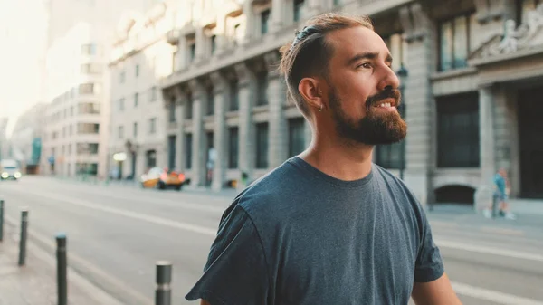 Profile Young Smiling Man Beard Walking Street — 스톡 사진