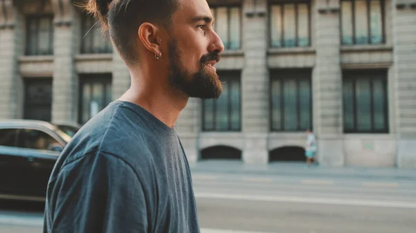 Profile Young Smiling Man Beard Walking Street — Fotografia de Stock