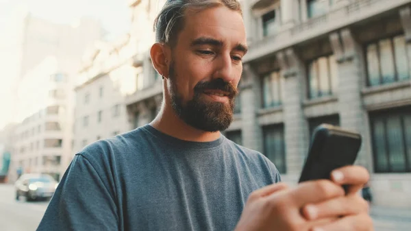 Young Man Beard Walks Street Using Cellphone — Foto Stock