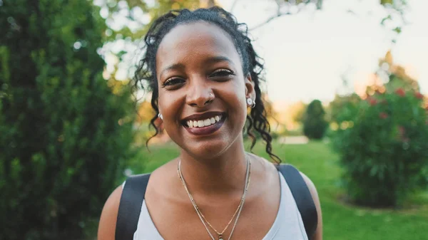 Close Smiling Young Mixed Race Woman Looking Camera — Fotografia de Stock