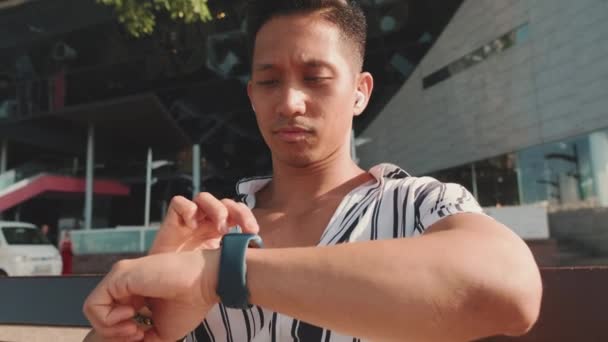 Close Young Man Looking Smart Watch — Stok Video