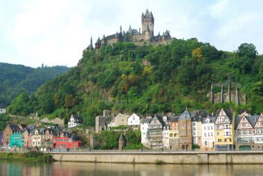 Cochem castle ve nehir mosel