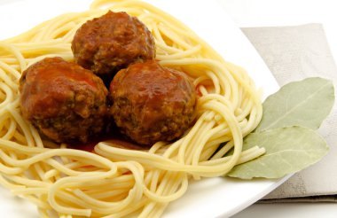 Köfteli spagetti.