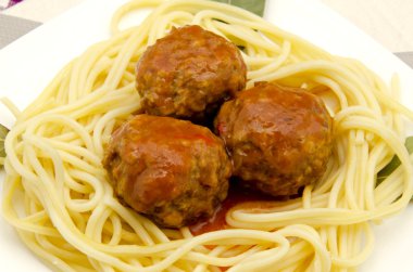 Köfteli spagetti.
