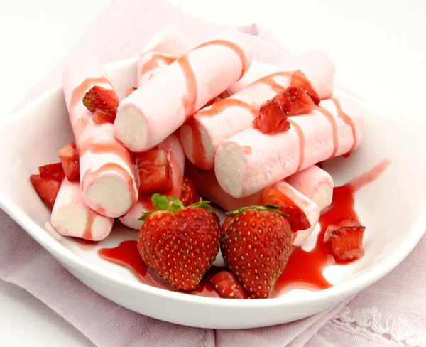 Efterrätt med jordgubbar — Stockfoto