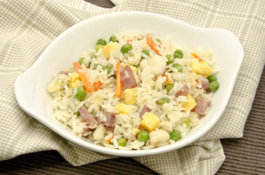 Kızarmış pirinç.