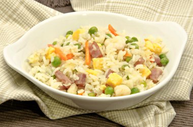 Kızarmış pirinç.