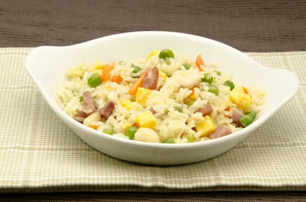 Kızarmış pirinç.