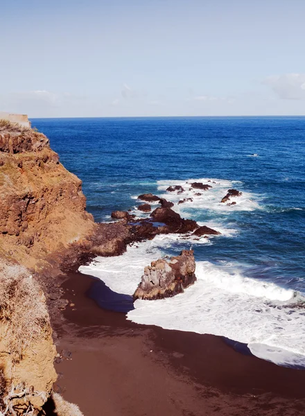 Praia com rochas — Fotografia de Stock