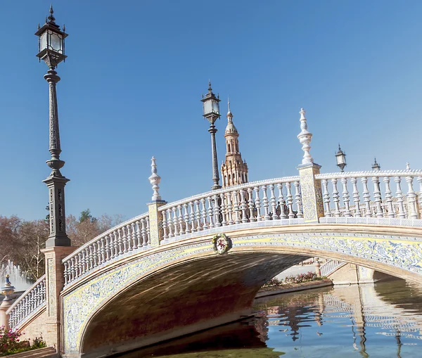 Brug over kanaal — Stockfoto