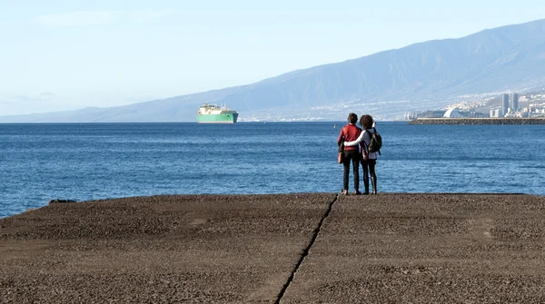 Two women on the dock — Stock Photo, Image