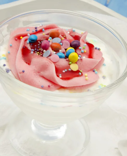 Йогуртовый десерт — стоковое фото