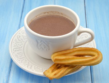 Bir fincan sıcak çikolata.