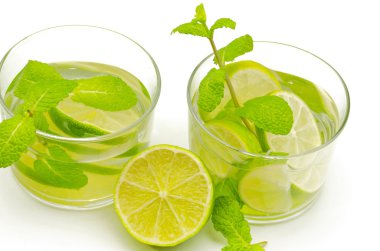 iki mojito bardağı