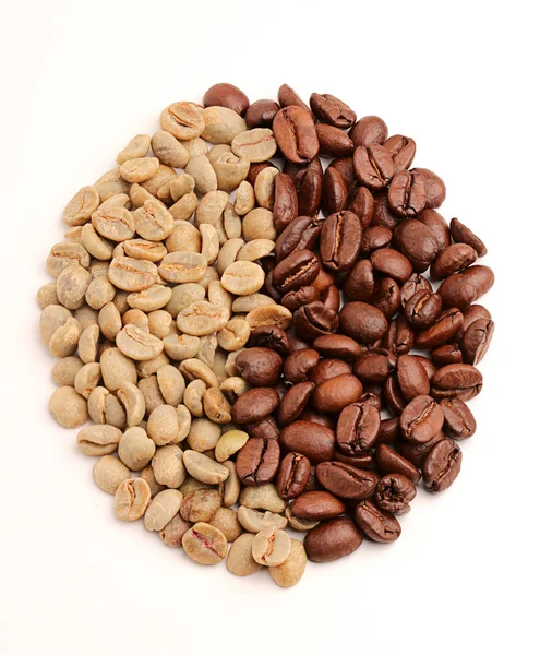 Green and roasted coffee beans. — Stock Photo, Image