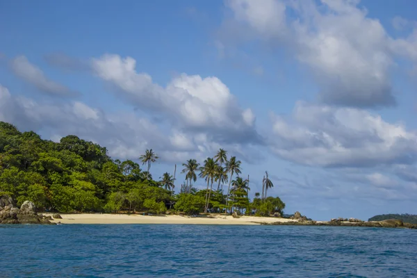 Plage sur île inhabitée — Photo