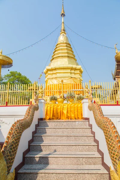 Thailändischer Tempel doi suthep — Stockfoto
