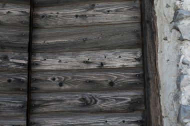 Kilitli eski ahşap kapılar