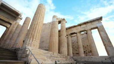 Akropolis 'in yıkık dökük binası. Yunanistan 'ın Atina kentinde tarihi eser