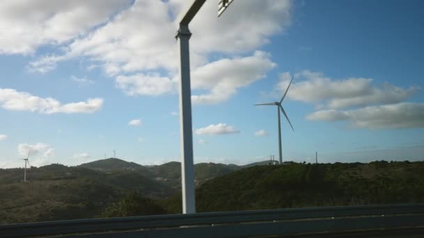 Fuente alternativa sostenible de energía verde, generadores de turbinas eólicas. — Vídeo de stock