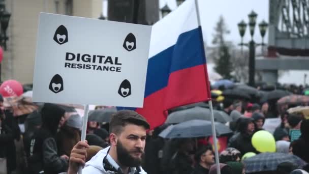 Digital resistance peaceful protester with placard in hands on political rally. — Stock Video