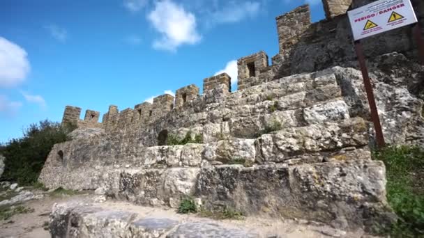 Укрепление замка Обидос в Португалии. Историческая достопримечательность для туристов. — стоковое видео