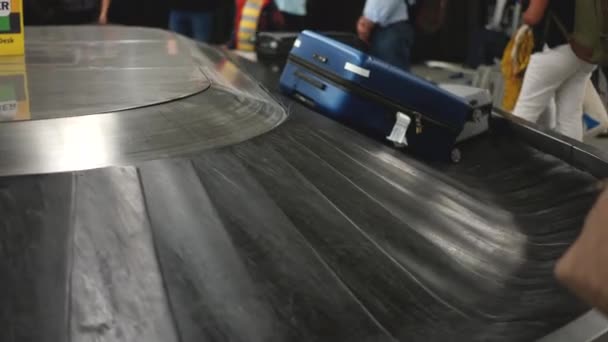 Passengers waiting by convey carousel belts which carrying their checked luggage — Stock Video