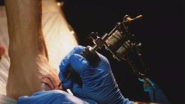 Dövme makinesi bobinleri Amerikan doları ve başkanla kaplı. Eski moda..