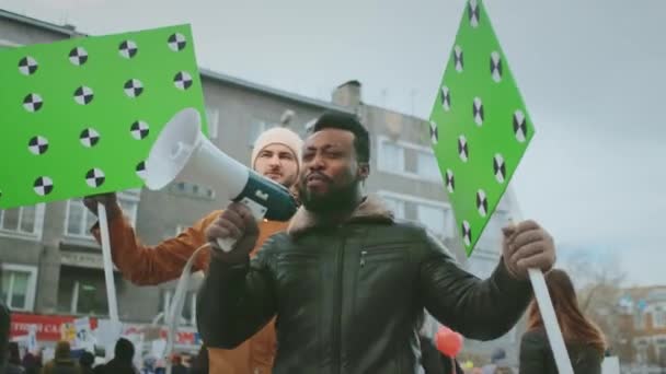 Manifestation pacifique contre la violence policière envers les Noirs. Question de politique — Video